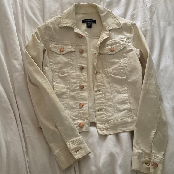 Cream cropped jean jacket - Picture 2 of 4